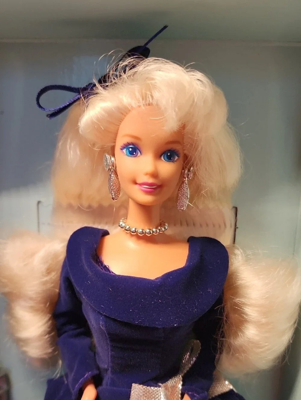 Avon Exclusive Winter Velvet Barbie Doll - Picture 7 of 8